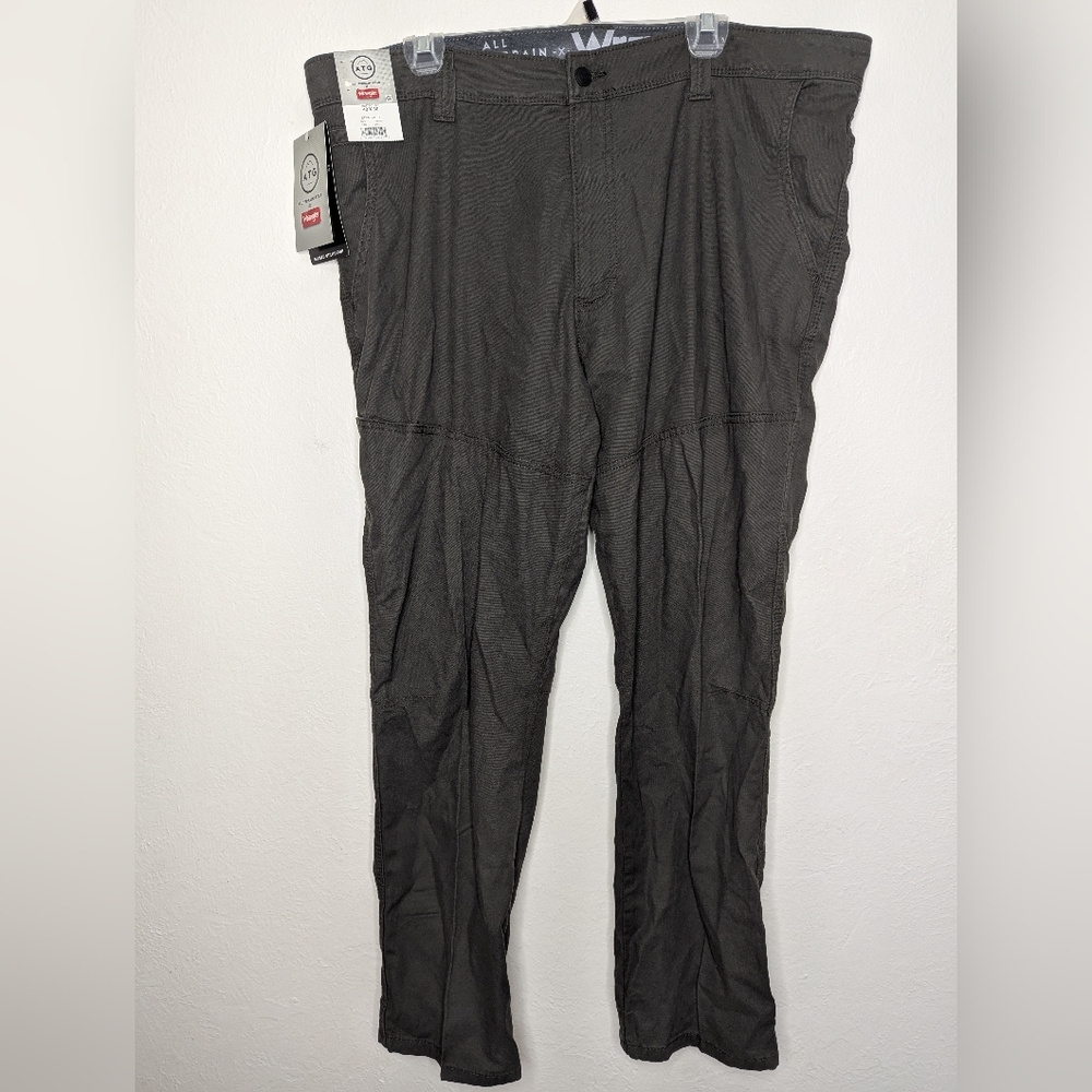 NWT Wrangler ATG Men's Rugged Utility Pants Size 40x30